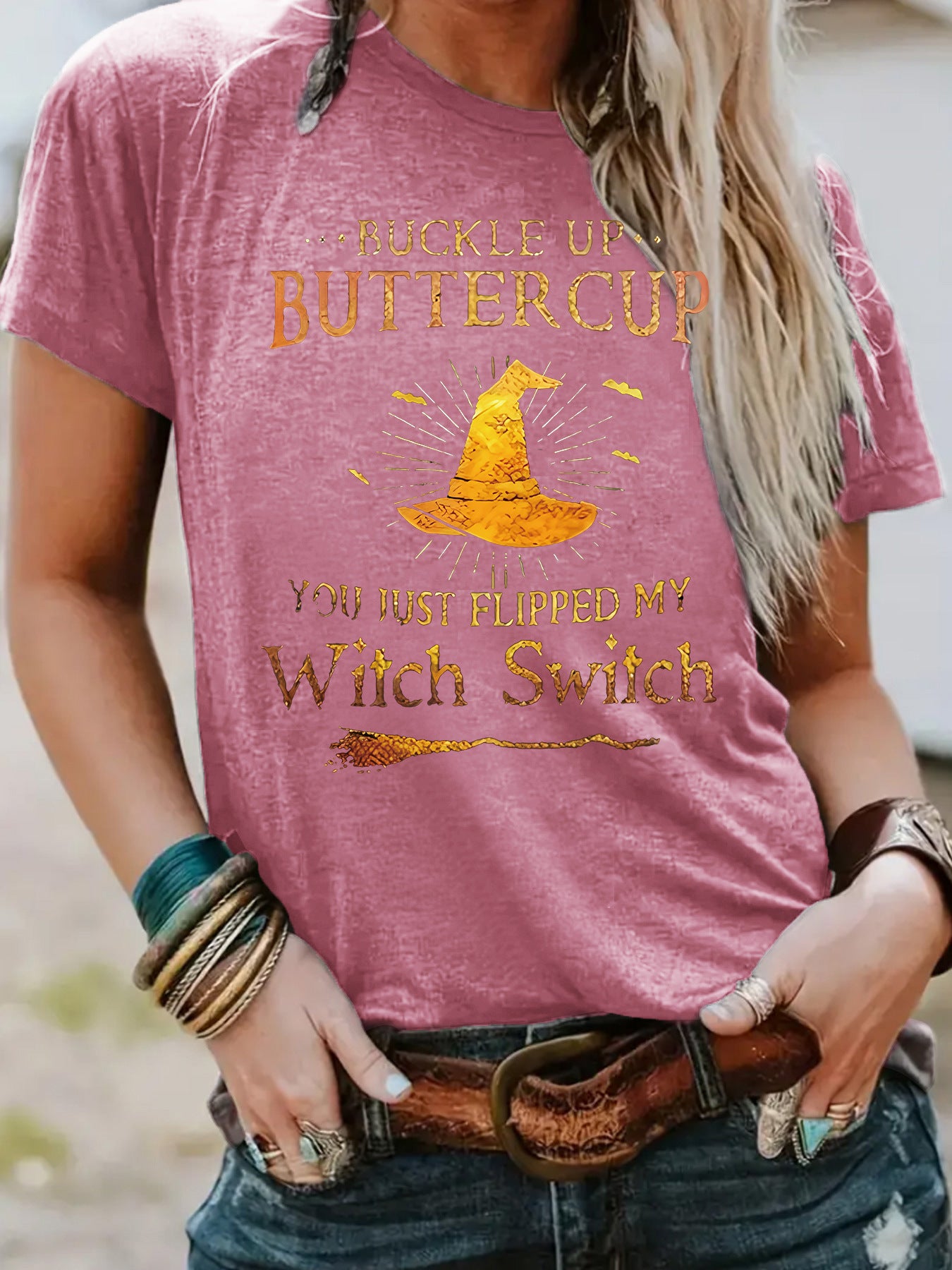T-shirt Halloween letters and wizard hat