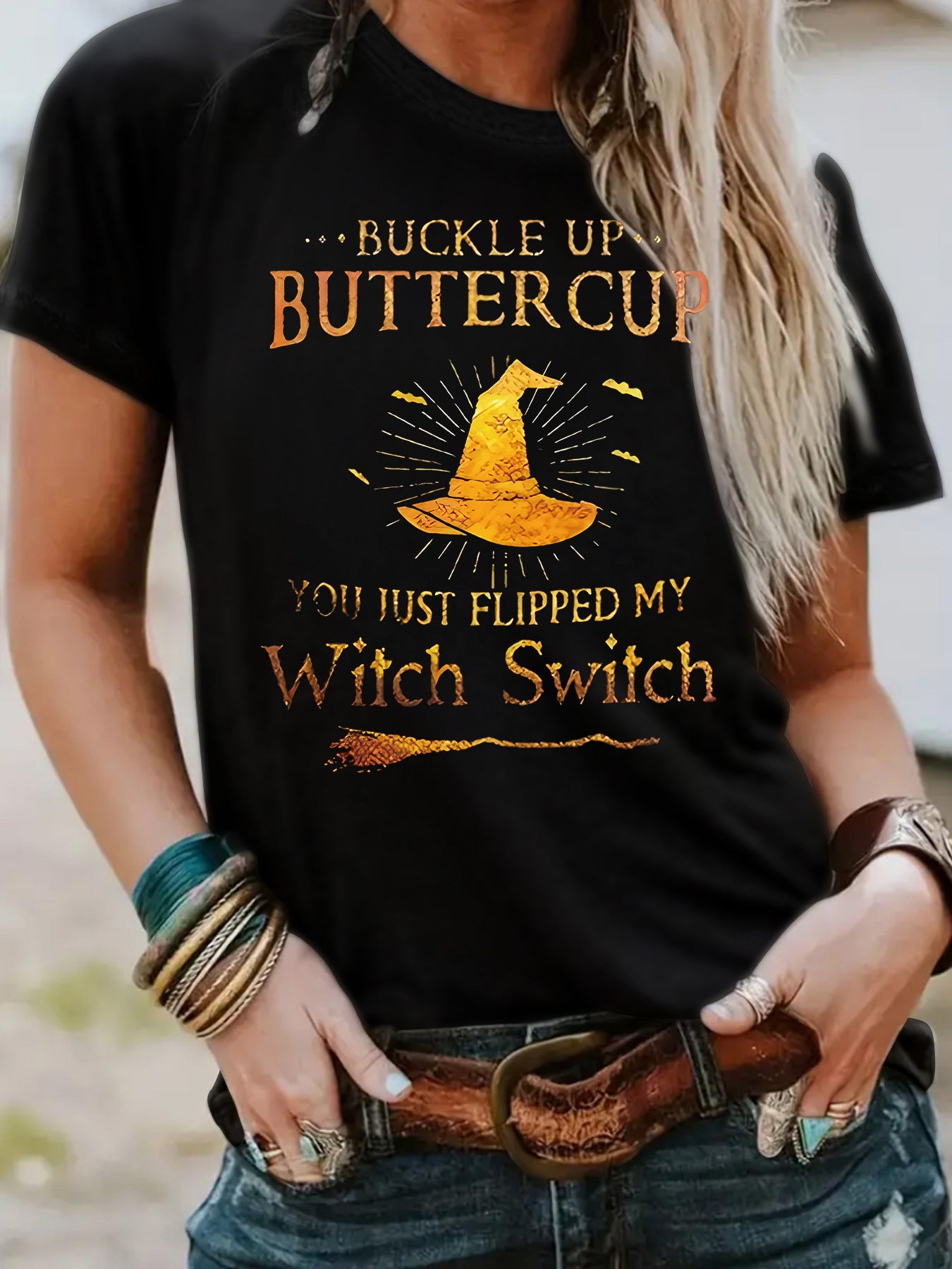 T-shirt Halloween letters and wizard hat