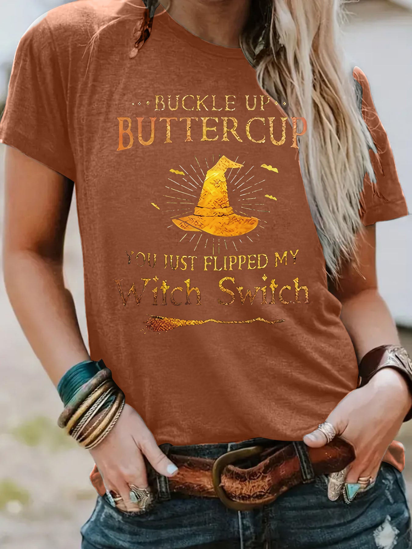 T-shirt Halloween letters and wizard hat